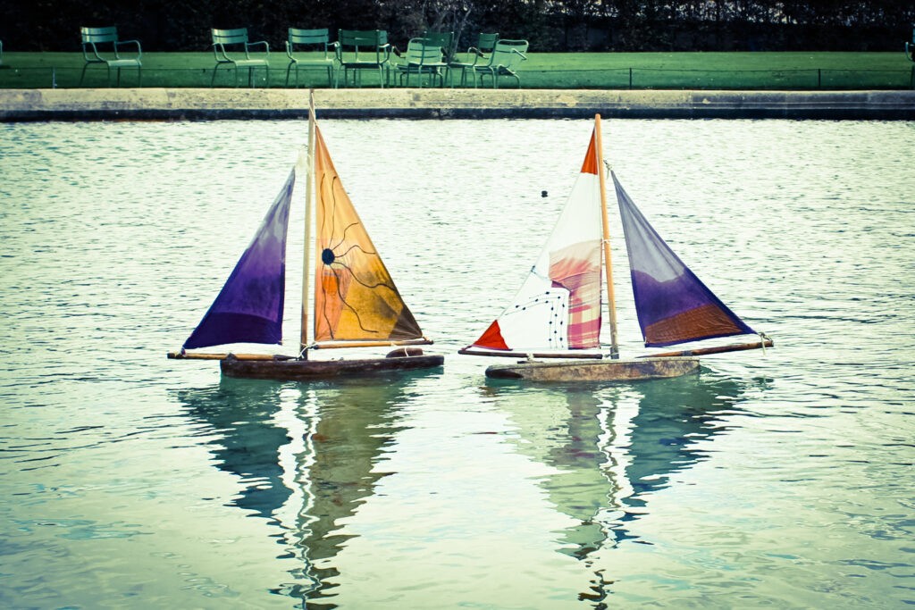 kids boats tuileries-1-2