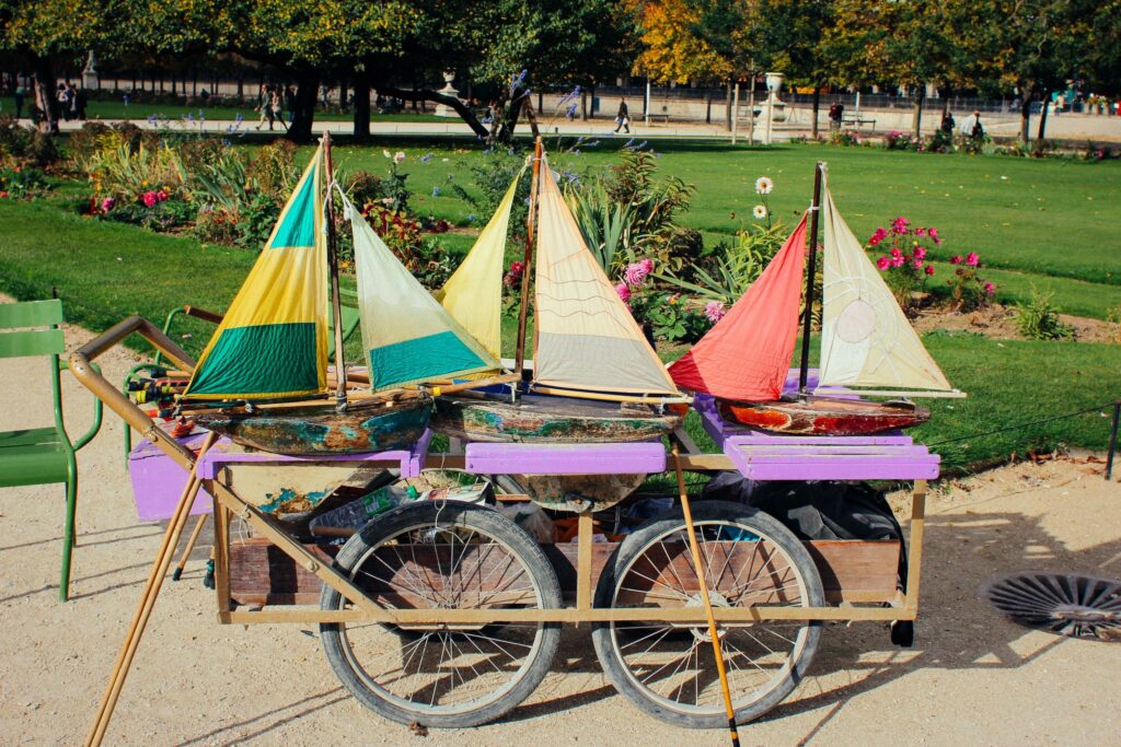 kids boats tuileries-1