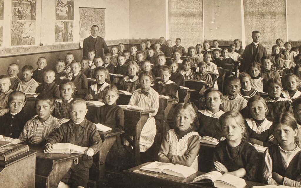 Black and white classroom photo of a French Class