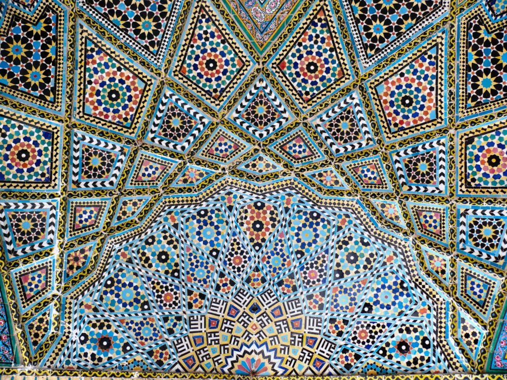 Nasr_ol_Molk_mosque_vault_ceiling_2